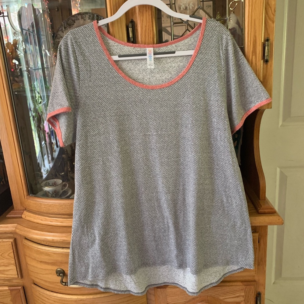 Lularoe micro dot Classic Tee XL EUC